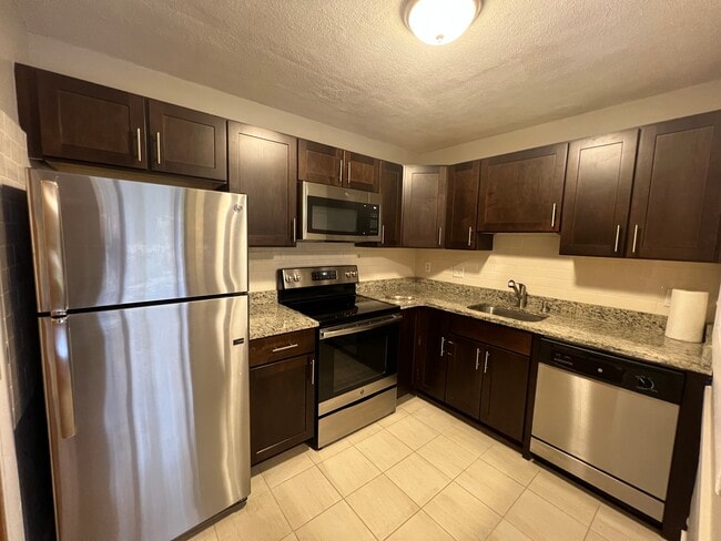 Photo - 266 Grove St Unidad #11 Rental