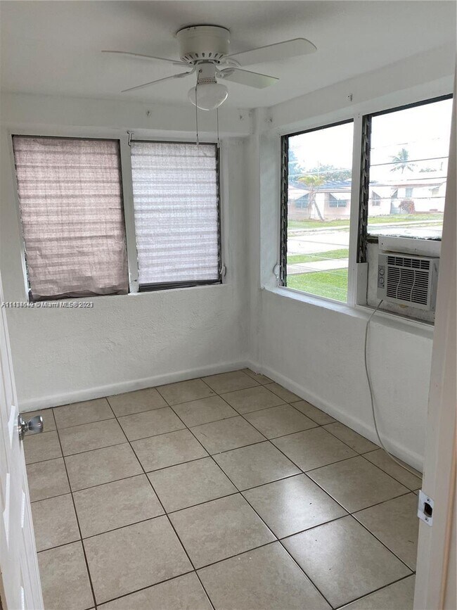 Photo - 2336 Taft St