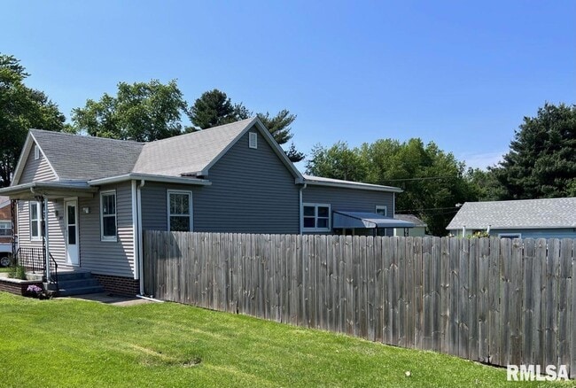 Photo - 2829 E Sangamon Ave