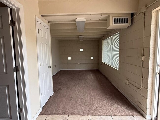 Photo - 729 E Commerce St