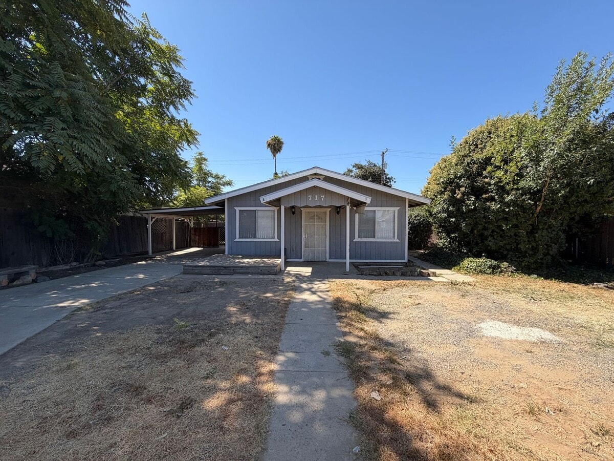 Charming home in 93308! - Charming home in 93308!