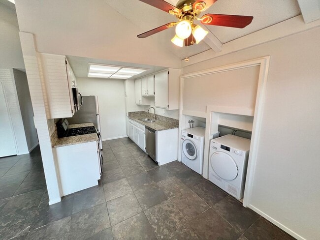 Photo - 1045 E 3rd St Unidad 3
