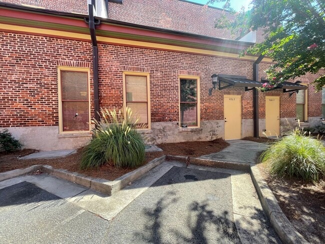 Building Photo - 476 Poplar St Unit 2
