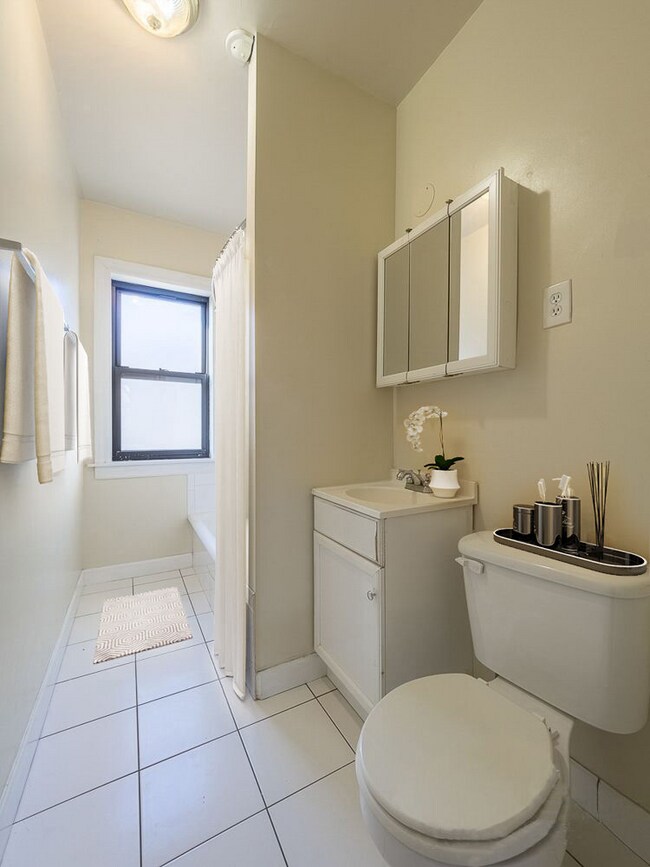 Photo - 2952 N Seminary Ave Unit 2952-1