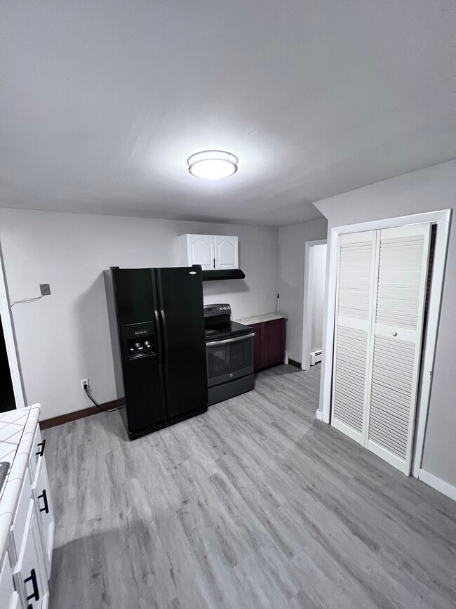 Building Photo - 137 Florence St Unit 3 Rental