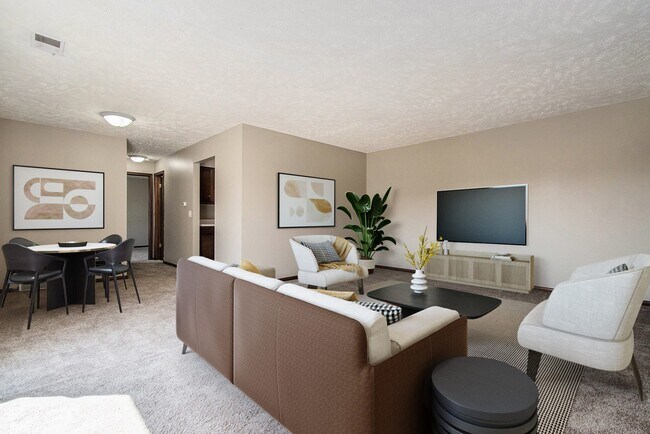 Omaha, NE Maple Ridge Apartments| Living