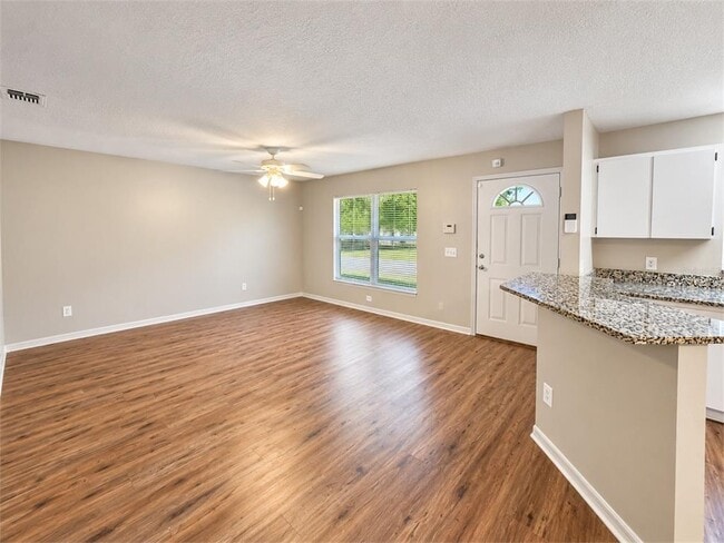 3304 E Mohawk Ave