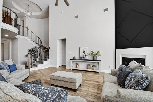 Photo - 3213 Little Willow