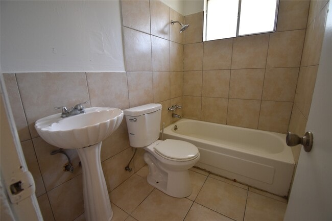 Building Photo - 11626 Sharpview Dr