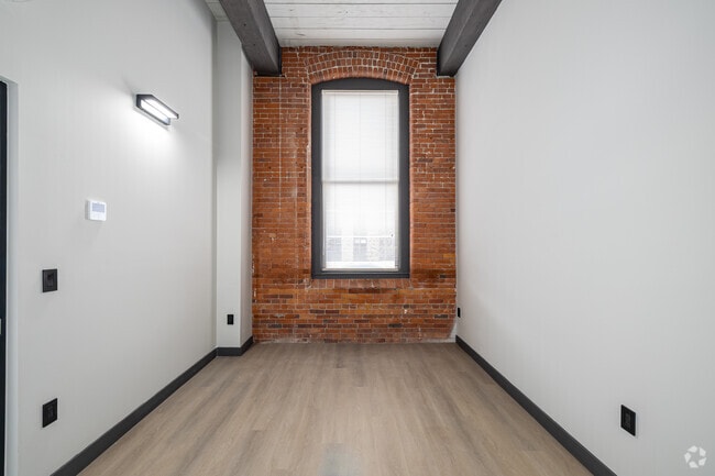 2BR, 1BA - 762SF - Bedroom
