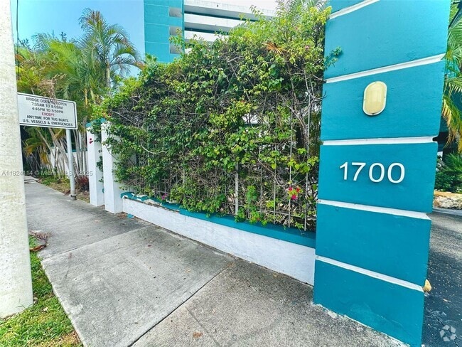 Building Photo - 1700 NW N River Dr Unit 805 Rental