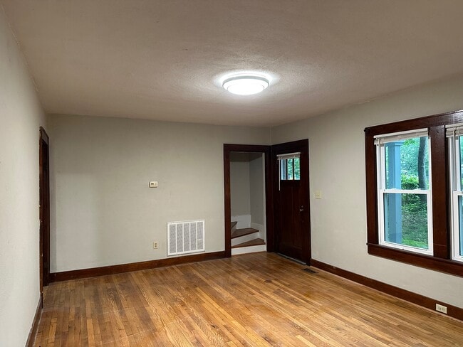 Photo - 1909 2nd Ave SW