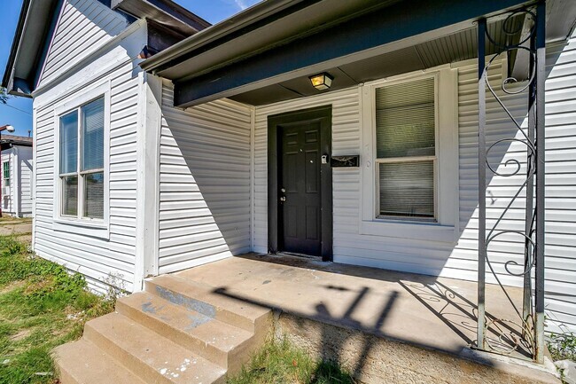 Building Photo - Cute modern home in Fort Worth