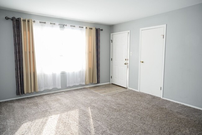 Photo - 2 bed 1 bath Duplex in Portage