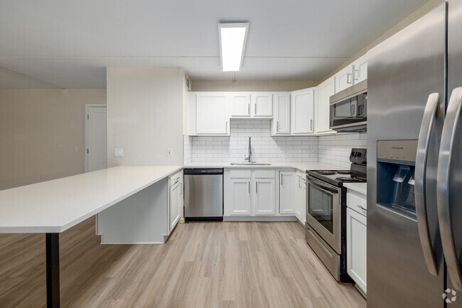 2BR, 1BA - 850SF - Kitchen