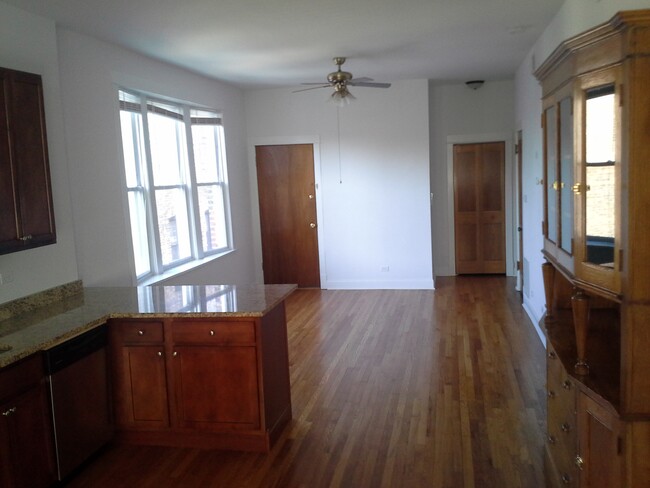 Photo - 3919 Greenview N Ave Apartments Unit 3R