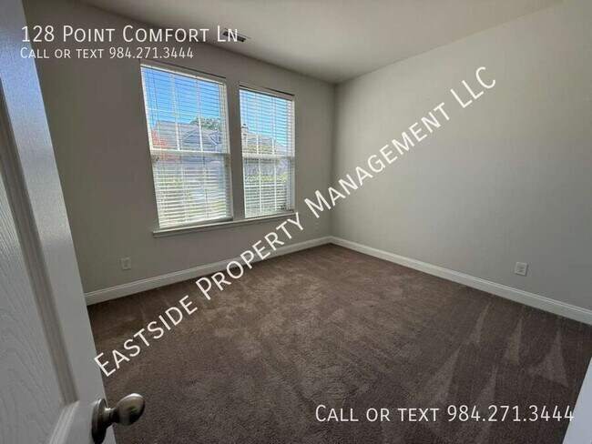 Photo - 128 Point Comfort Ln