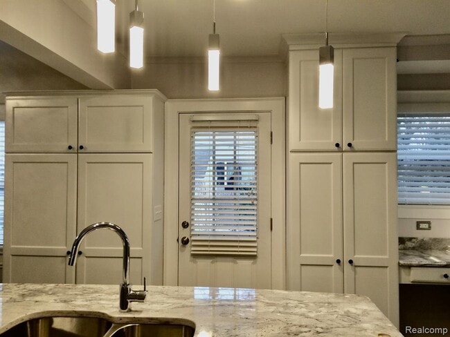 Photo - 115 E Lincoln St