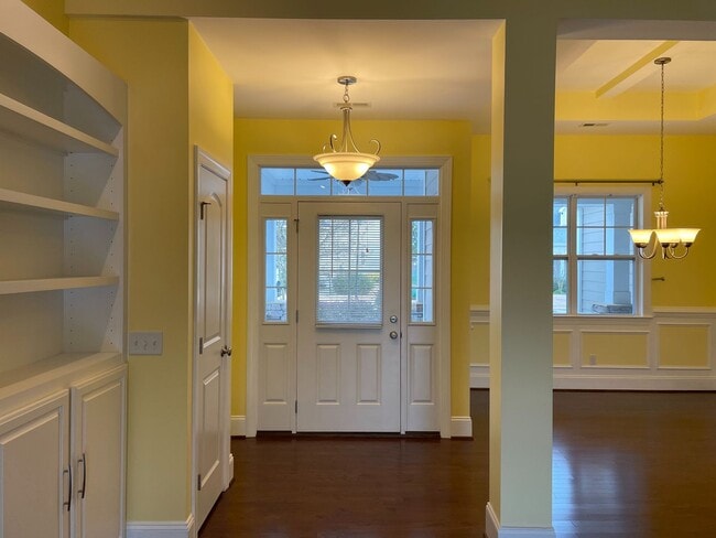 Photo - Beautiful 3 bedroom/2 bath home with sunroom and finished room over garage!