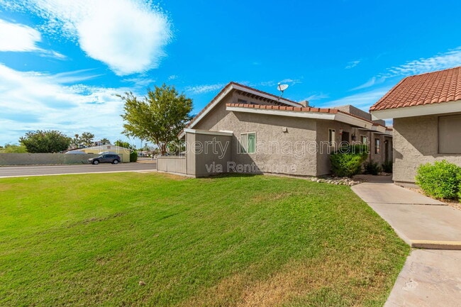 Building Photo - 405 E Linda Ln