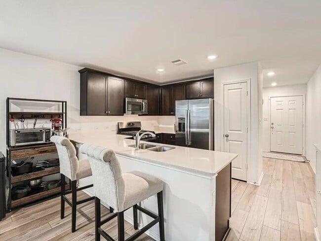 Photo - 3 bed 2 bath house with a fenced in backyard