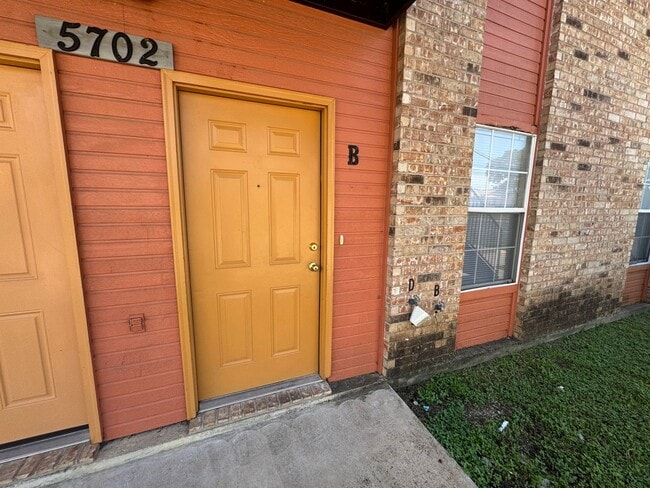 Photo - 5702 Greengate Dr Unit B