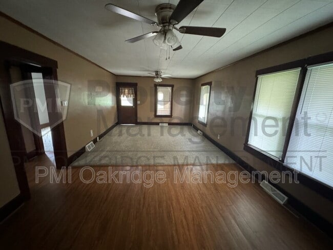 Photo - 1660 Mckaig Ave