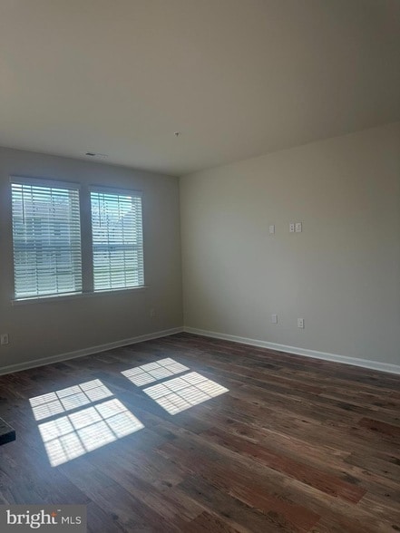 Photo - 440 Locust Run Dr