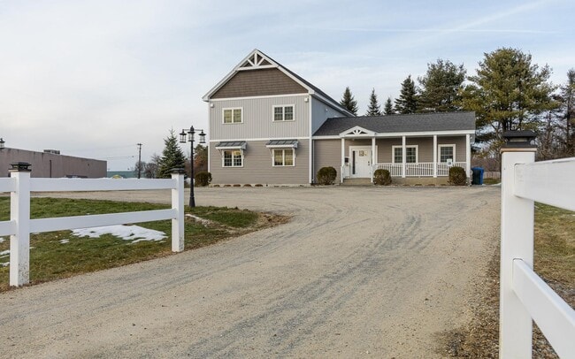 Building Photo - 6 Ames Plaza Ln