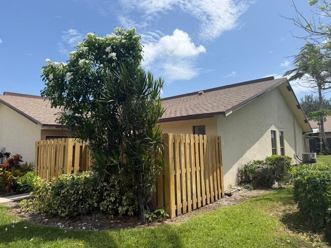 Photo - 1501 Waterview Cir