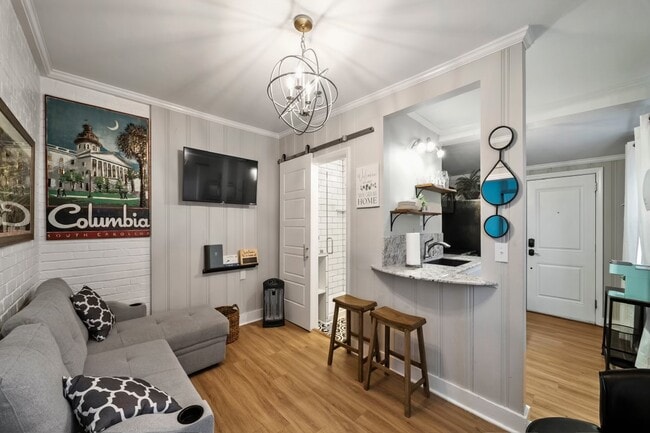 03_Sala de estar - 4003 Devine St