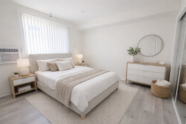 Photo - 843 S Ardmore Ave Unit 102