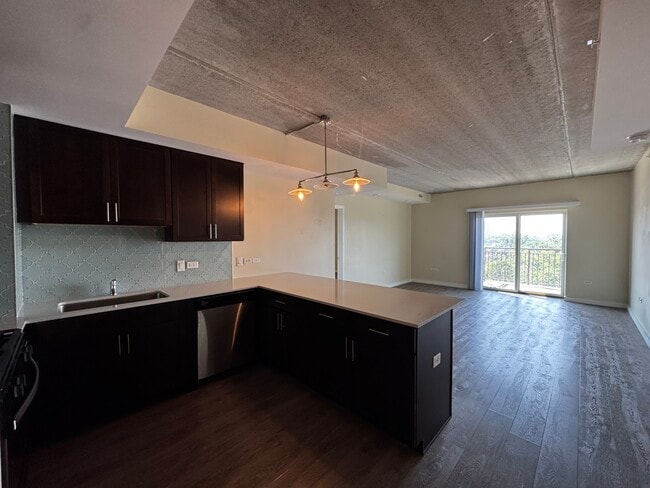 Photo - 1323 W Morse Ave Unit 608