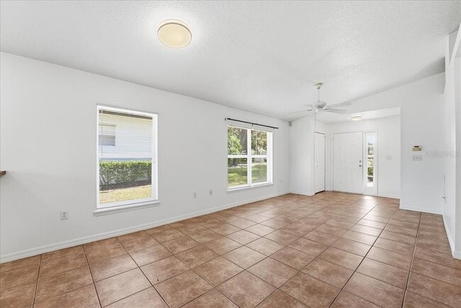 Photo - 933 Pecan St