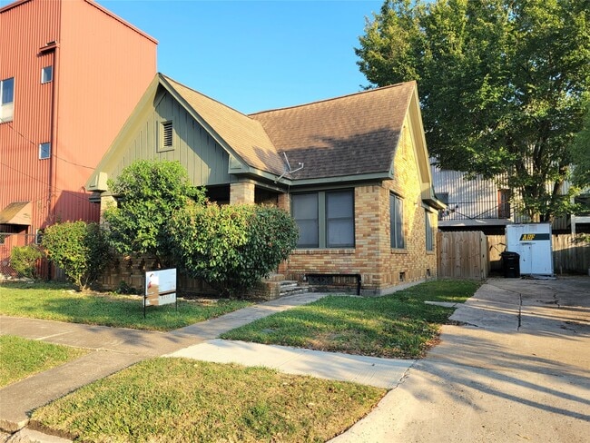 Photo - 2811 Chenevert St