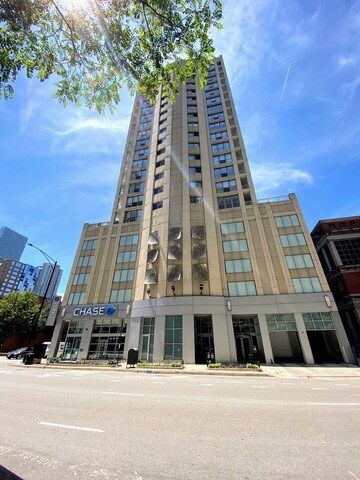 600 N Dearborn St Unit 811