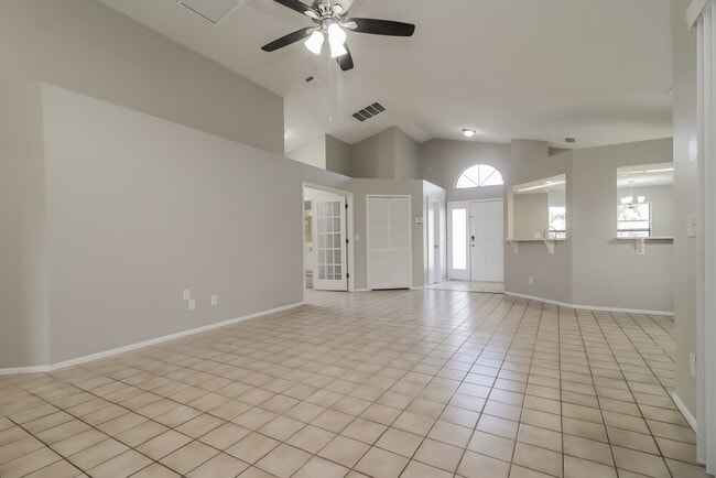 Photo - 1086 Manigan Ave