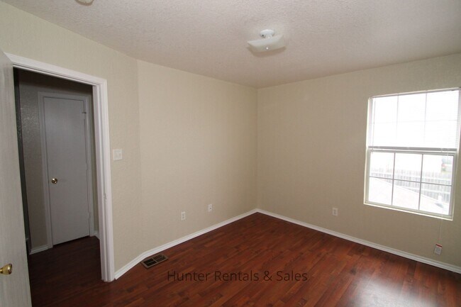 4504-D Jeff Scott Dr