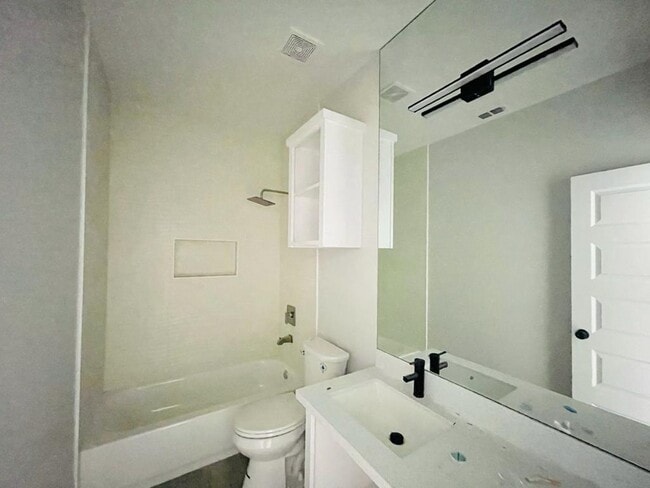 Photo - 2302 San Pascual St