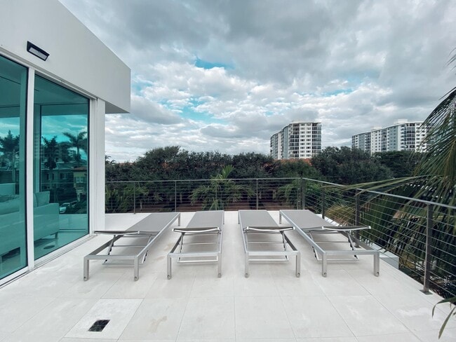 Photo - 243 Venetian Dr