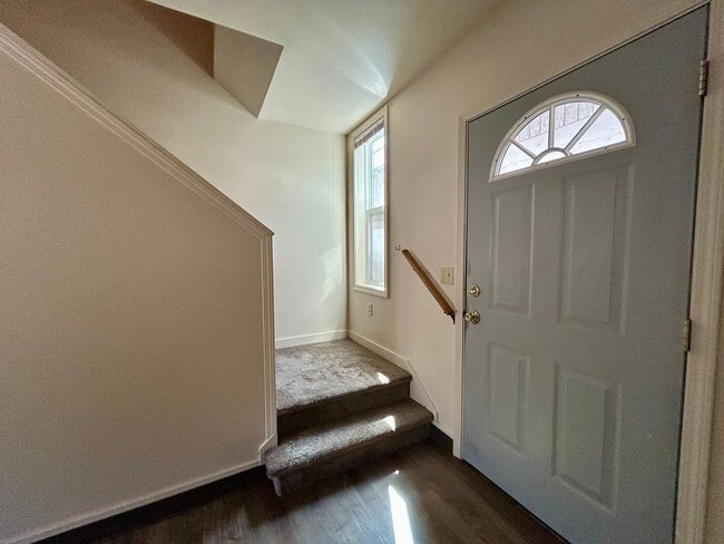 Building Photo - 1308 N Brooklane St Unit 2 Rental