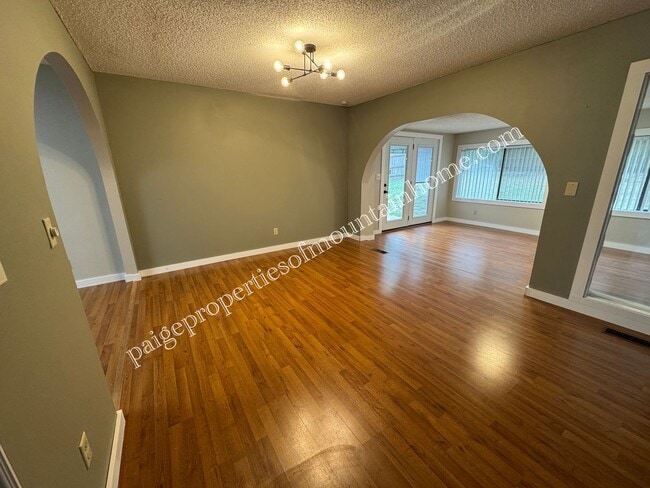 Photo - Charming 3 Bedroom, 2 Bath Home with Sunro...