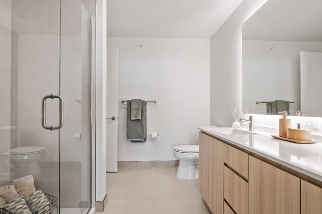 Photo - 554 S Damen Ave