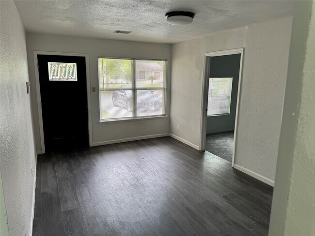 Photo - 4215 Botany Ln