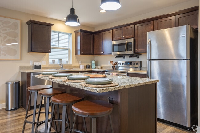 4 habitaciones, 4 baños, 1,632 pies cuadrados, cocina - Campus Creek Cottages