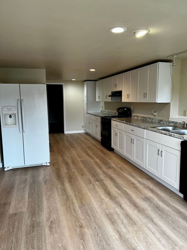 Photo - 19857ham Unit B