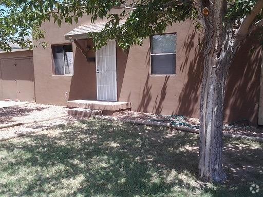 Building Photo - 2 Bedroom 1 Bathroom w/Large Fenced Yard Rental