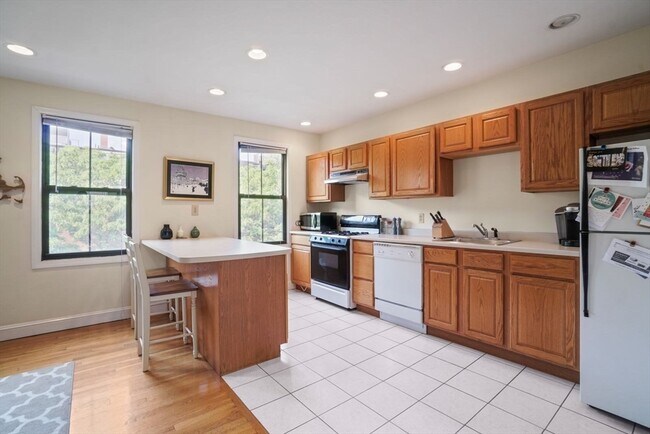 Photo - 28 Milford St Unit 3