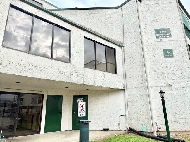 Building Photo - 2816 S Bartell Dr Unit B6 Rental