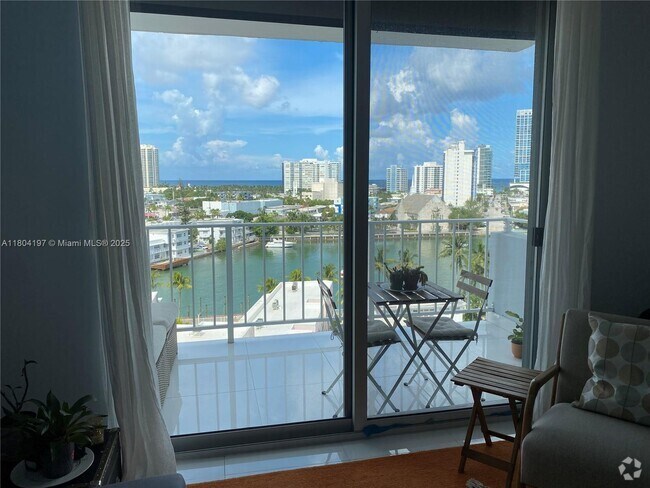 Building Photo - 6900 Bay Dr Unit 10E Rental